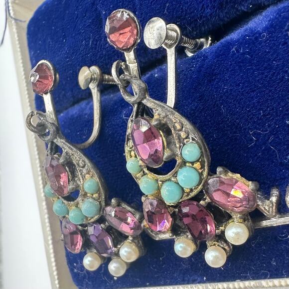 Vintage silver tone purple rhinestones faux turquoise pearls screw back earrings - Picture 5 of 8